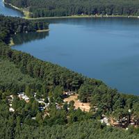 Piazzole del campeggio sul Großer Pälitzsee - dimensioni della piazzola L (da 115 metri quadrati a 129 metri quadrati).